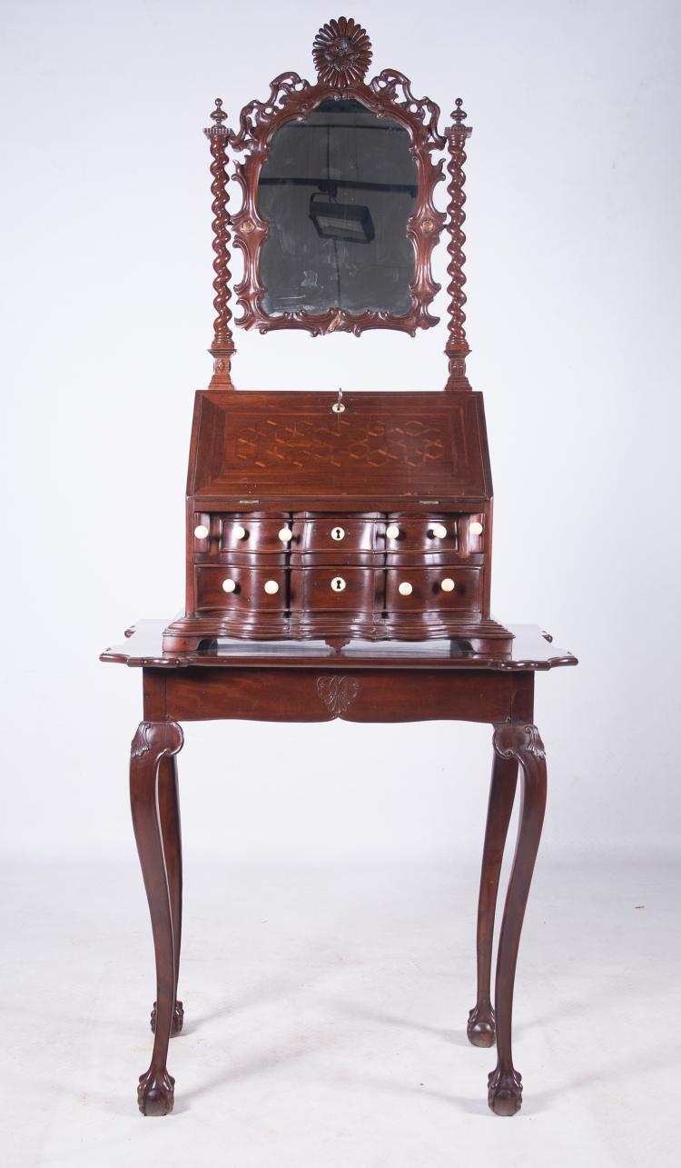 Bureau con espejo en madera de caoba tallada y adornos de marfil. Escuela colonial. Cuba. Siglo XVIII.