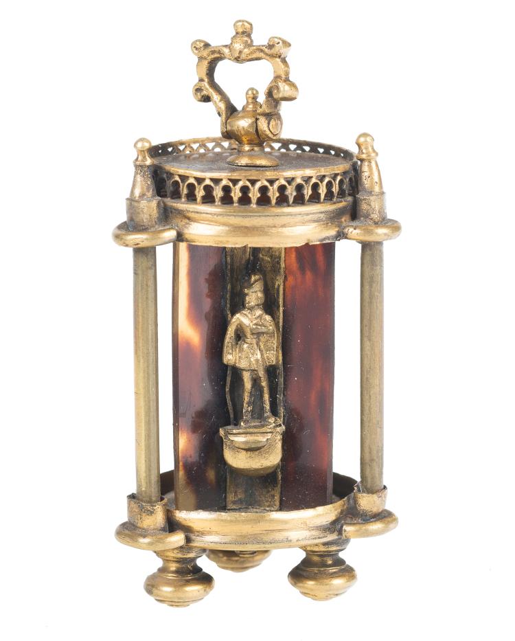 Pequeño templete colgante en bronce dorado y carey. España o Italia. Siglo XVI.