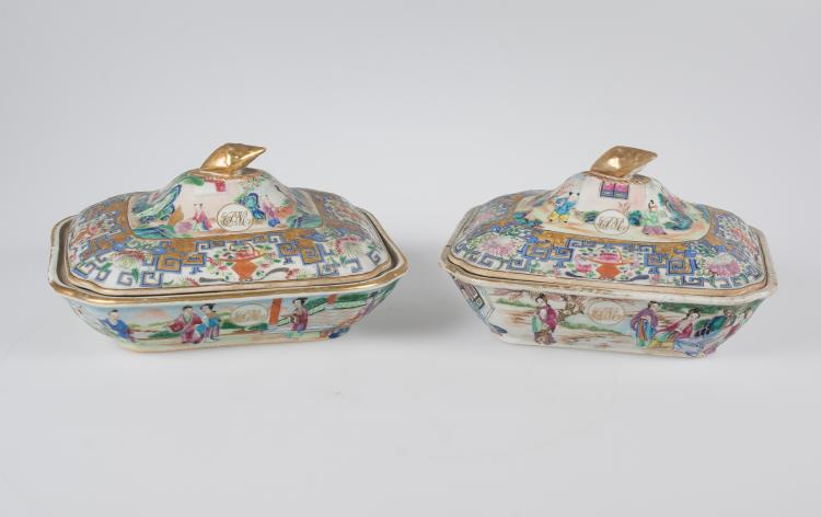 Pareja de fuentes con tapas en porcelana. Cantón. China. Siglo XIX.