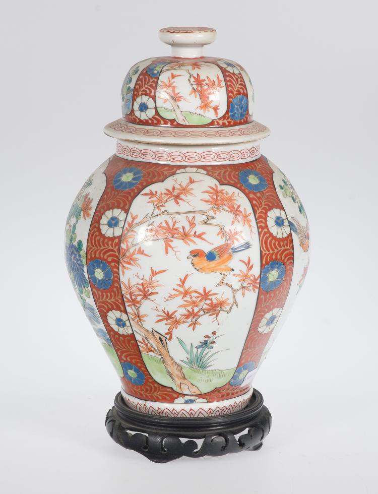 Tibor en porcelana. Imari. Japón. Siglo XIX.