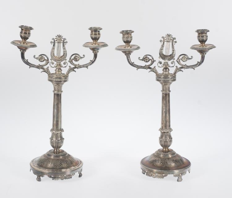 Pareja de candelabros de dos luces en plata. Circa 1900.