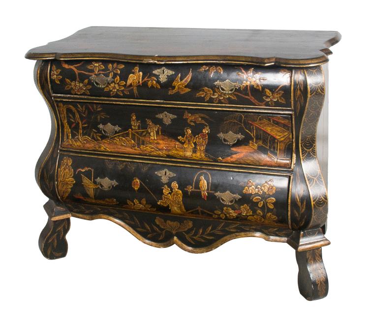 Cómoda en madera tallada, lacada y dorada con decoraciones chinescas. Inglaterra. Siglo XVIII - XIX.