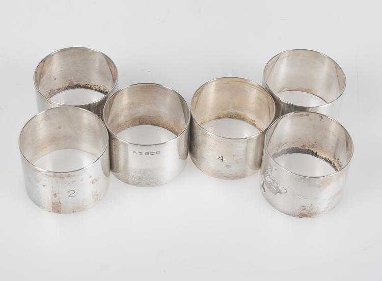Conjunto de 6 servilleteros en plata punzonada J.D.& S. Inglaterra. Siglo XIX. 