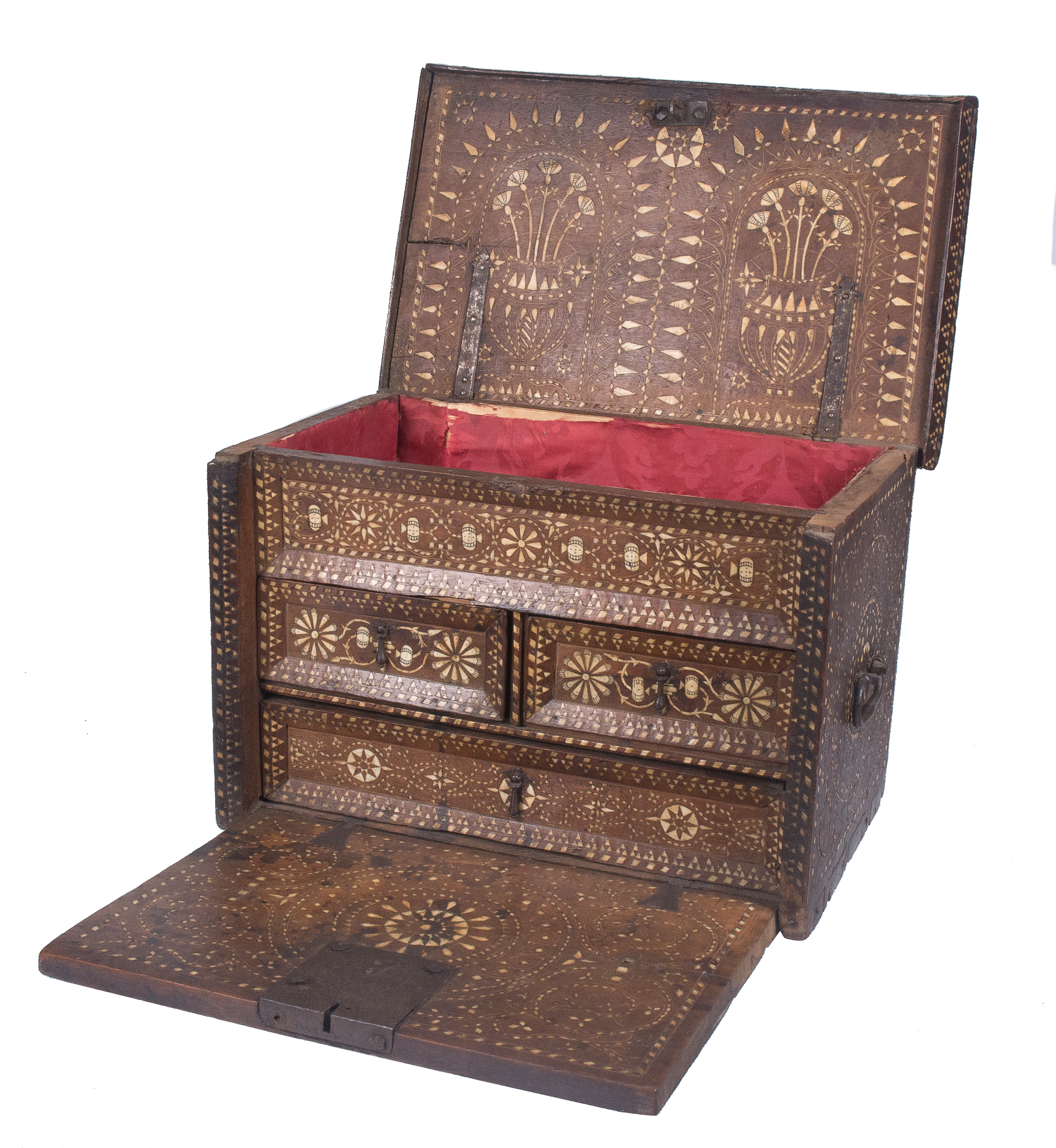 Escritorio en madera de nogal con taracea de hueso. Manufactura aragonesa turolense.Torrellas. Siglo XVI.