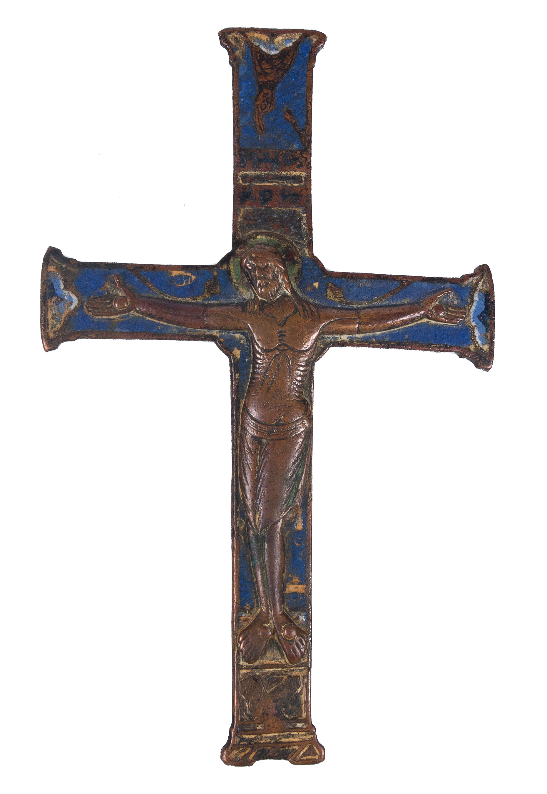 Magnífica cruz con Cristo vivo, en cobre con restos de dorado, cincelado y ornado con esmaltes champlevé. Limoges. Francia. Hacia 1200.